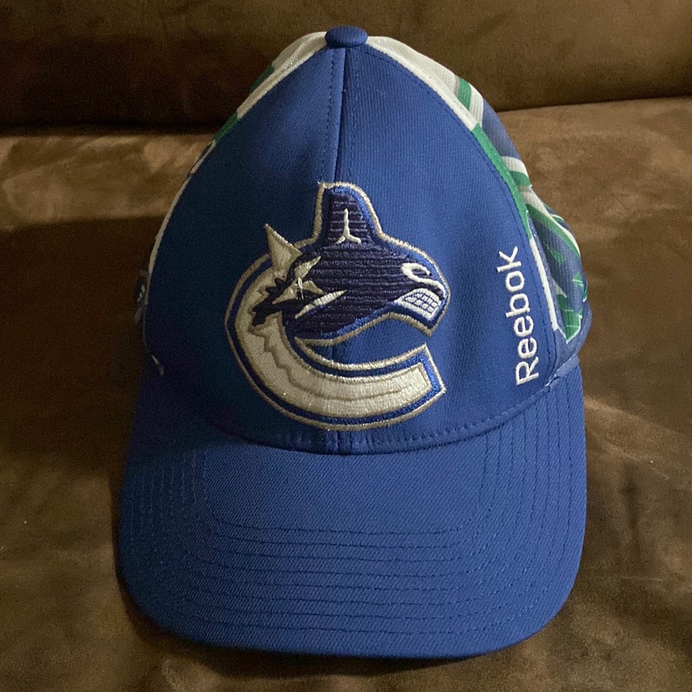 Reebok Canucks cap center ice collection